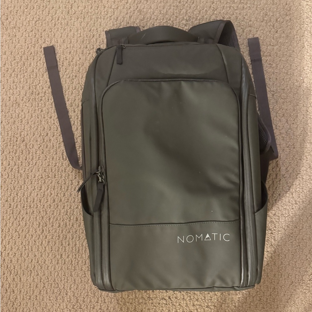 Nomatic Travel Pack 20L in Olive